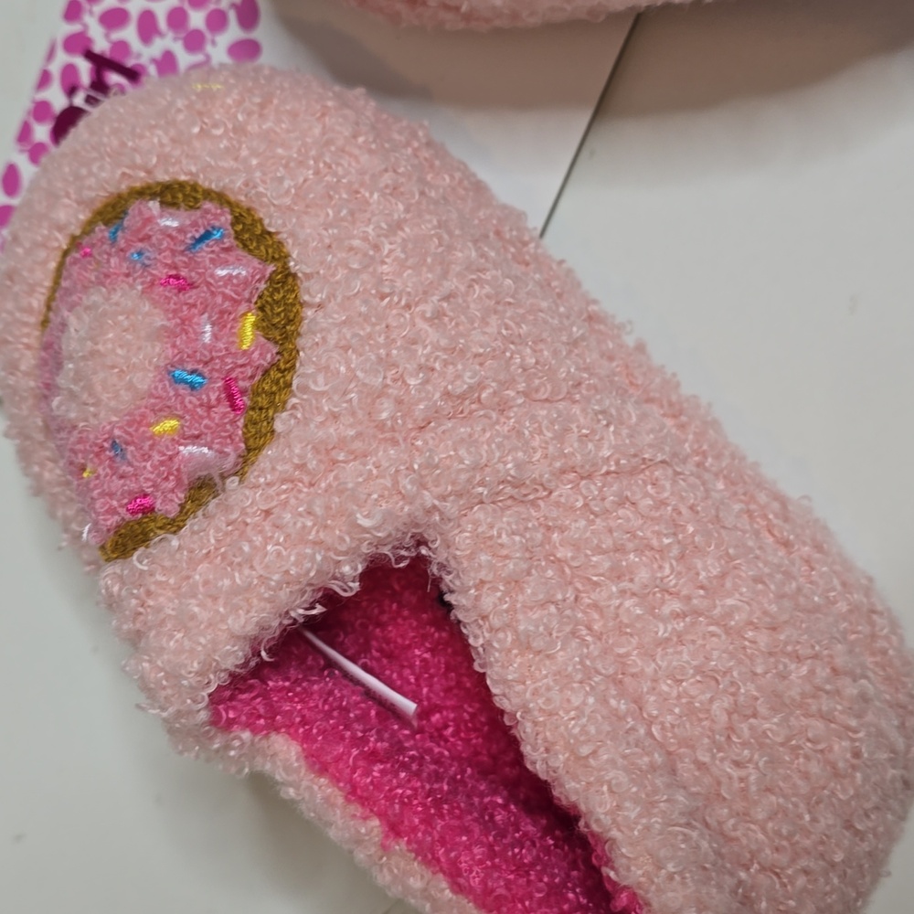 Kensie  Toddler Girl Pink Donut Slippers 9/10 - Picture 3 of 4